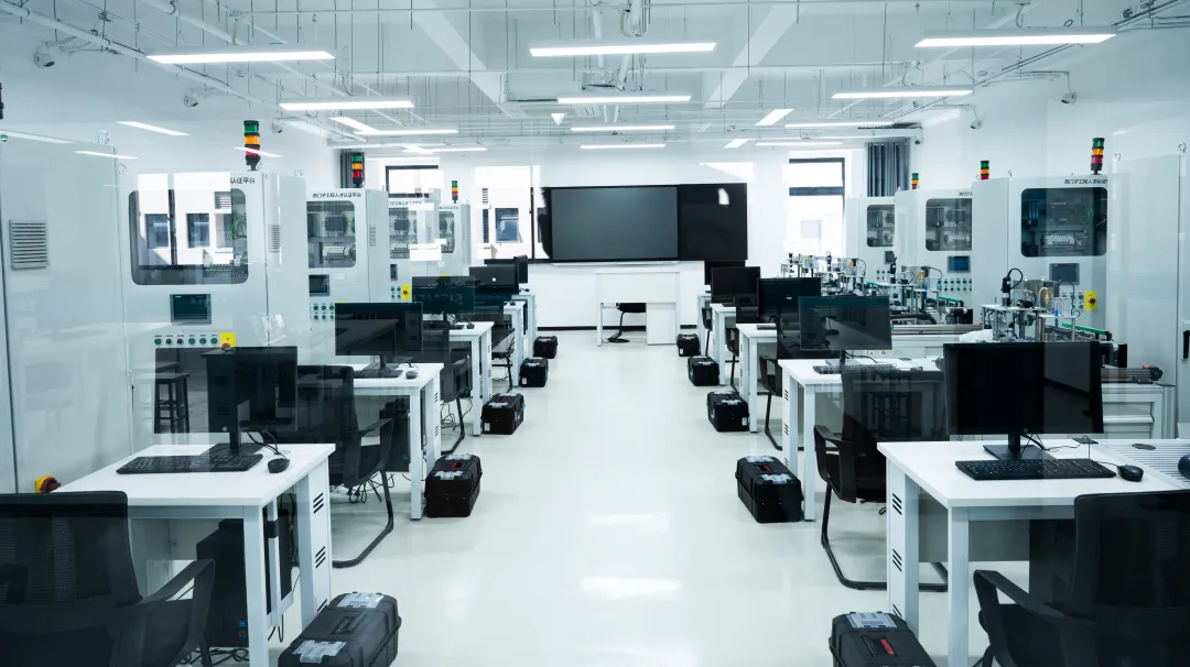 中德技术(阜阳)产业学院揭幕及西门子(阜阳)智能制造工程人才授权认证中心正式投运!