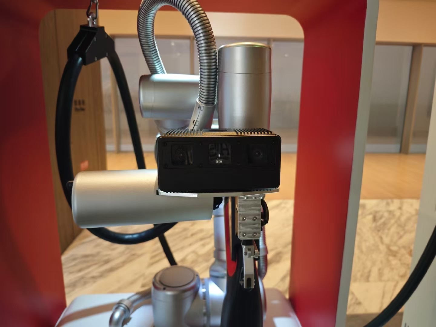 机器人应用场景再扩大 华为自动充电机器人即将上岗