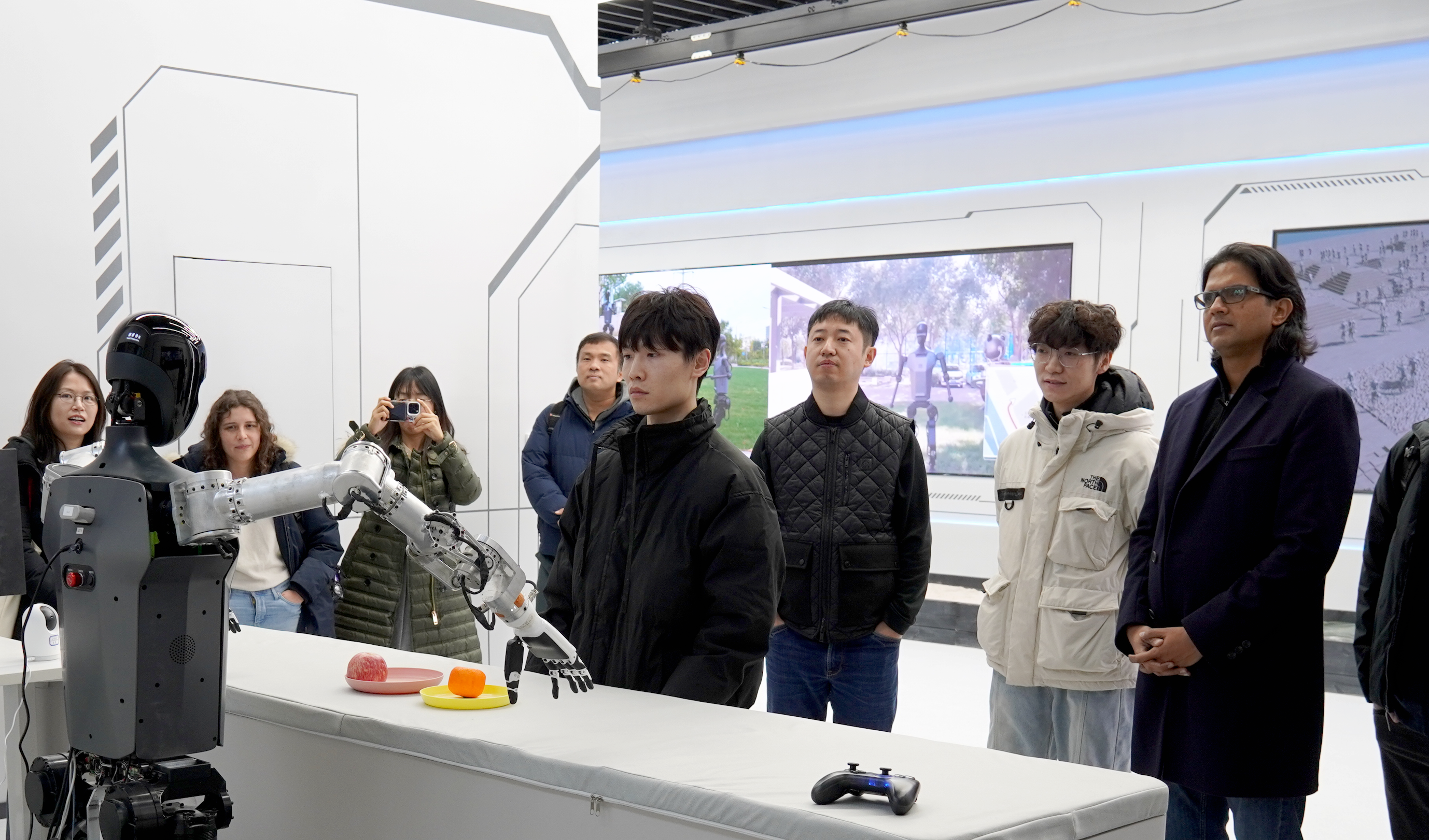 英伟达机器人技术业务副总裁到访国地共建具身智能机器人创新中心