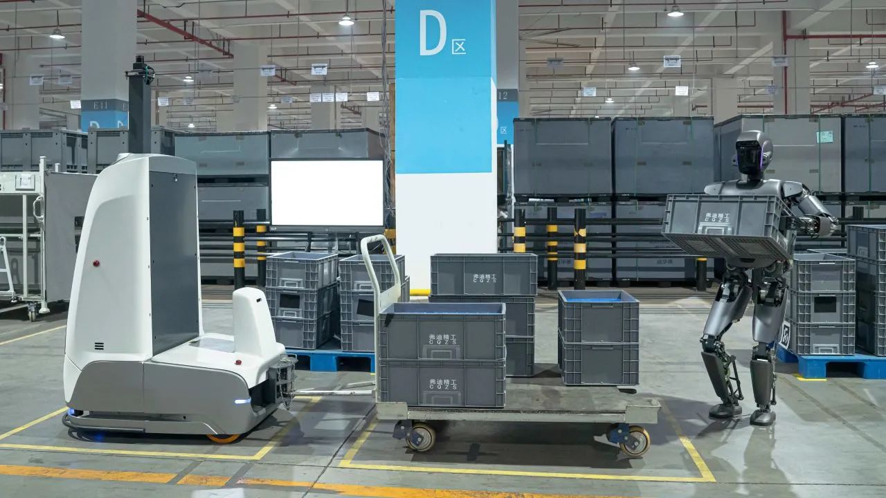 DeepSeek重塑“大脑” 优必选加快人形机器人工业场景规模化部署