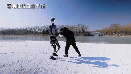 全球首例登百级台阶,雪地奔跑,无惧撞击,“天工”再升级!