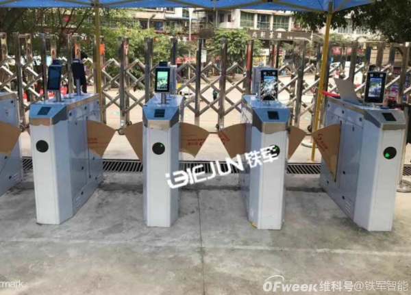 智慧校园人脸识别闸机实行“一脸通”