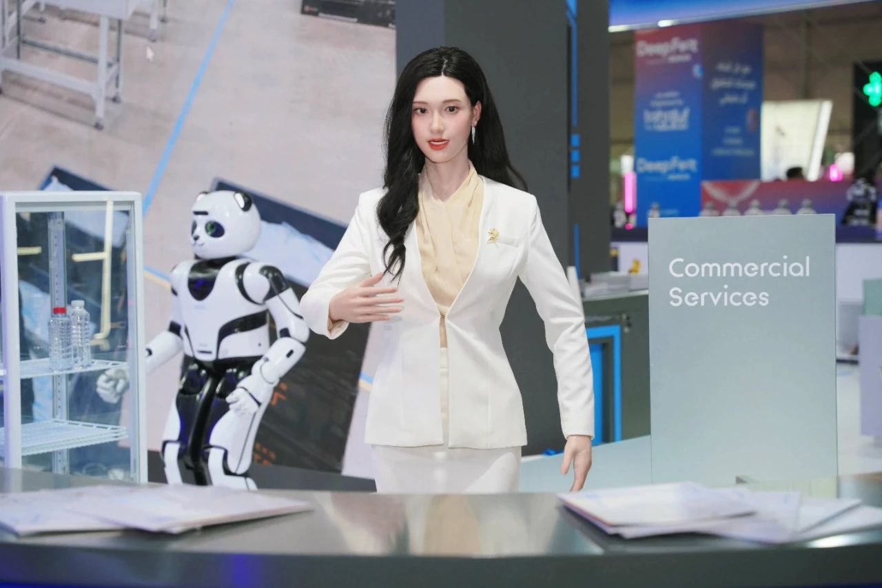加码中东!优必选人形机器人亮相沙特LEAP 2025