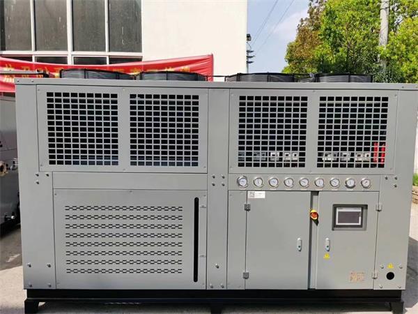 如何判断和处理工业冷水机的制冷剂故障现象?