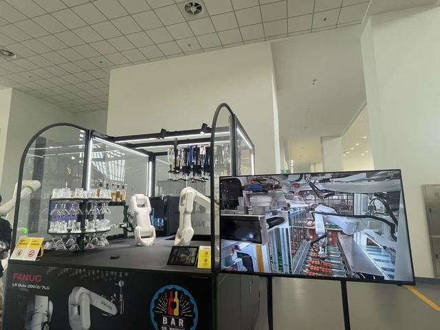 工业生产追求极致精准，“AI+工业机器人”应用尚在探索初期