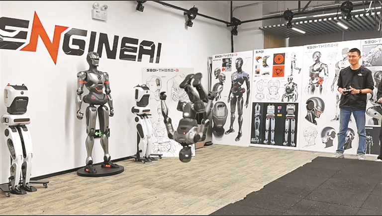 全球首例!深圳众擎机器人实现前空翻 标志着机器人从“行走”向“复杂运动”的跨越