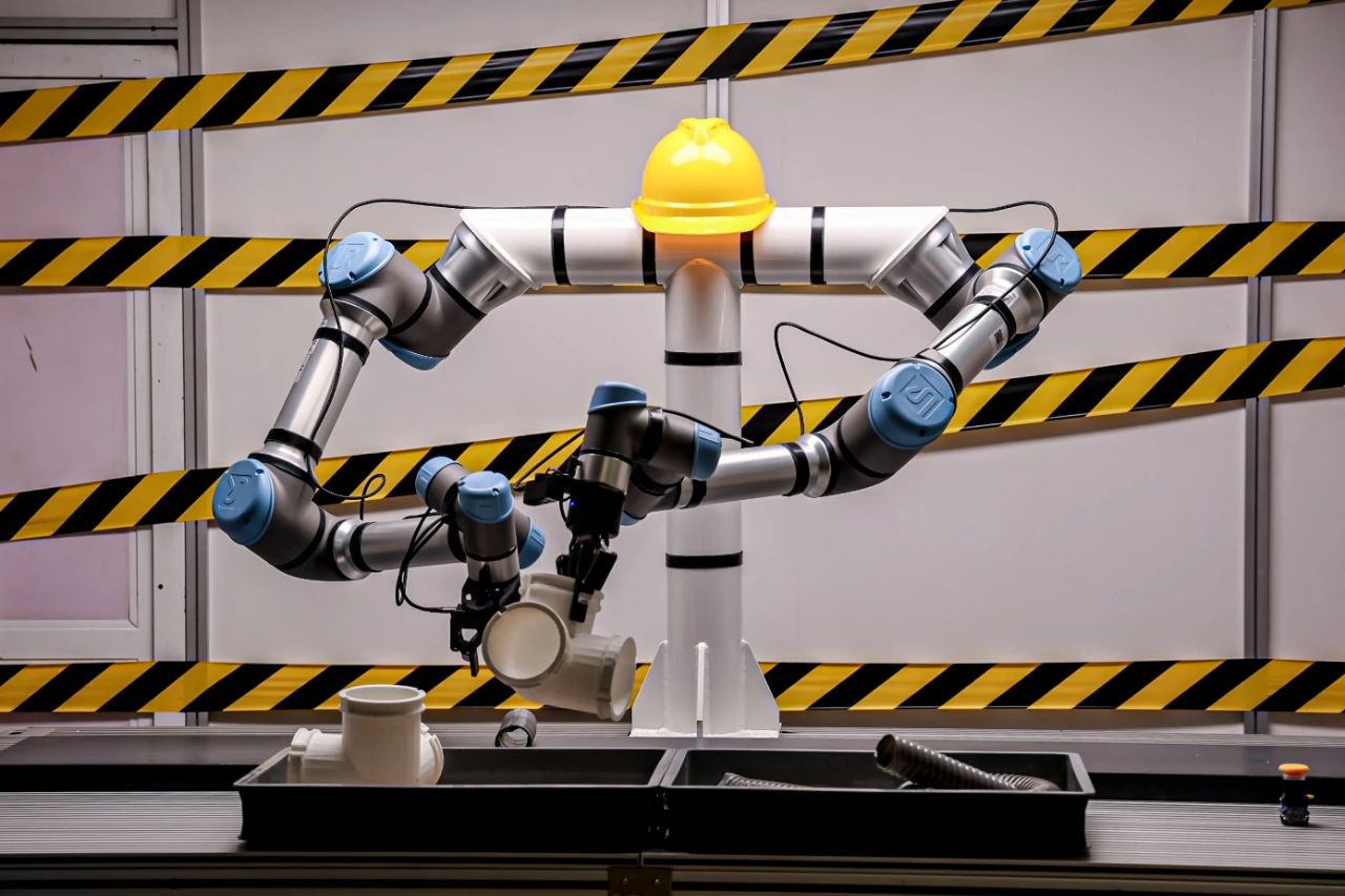 北京人形机器人创新中心正式发布通用具身智能平台“慧思开物”