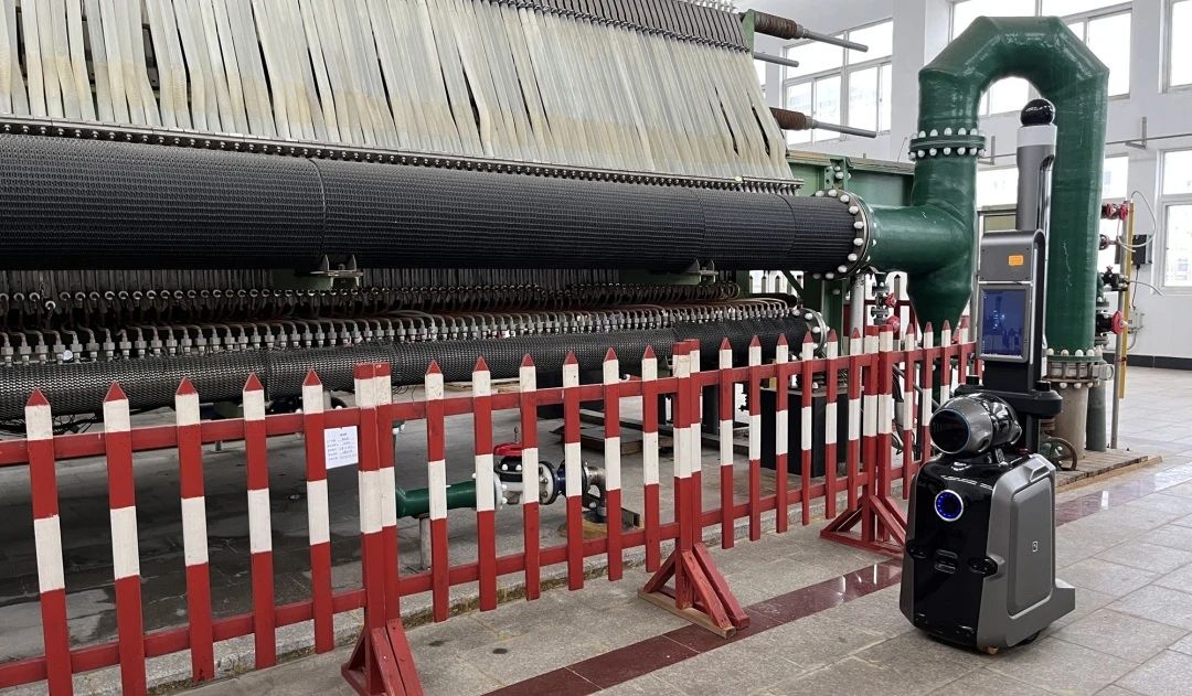 聚焦两会“人工智能+”行动深化,中控技术智能巡检机器人助力氯碱行业打造“从高危到高效”安全生产新范式