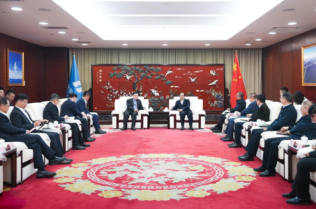 正泰集团与华电集团举行会谈｜深化战略协同，加强产业协作