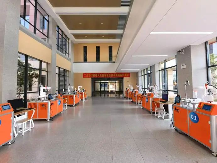 华中数控鼎力支持工业协作机器人及数字孪生技术创新应用赛项