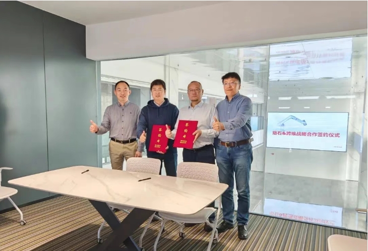 加速“机器人+AI”战略布局，珞石机器人与跨维智能达成战略合作！