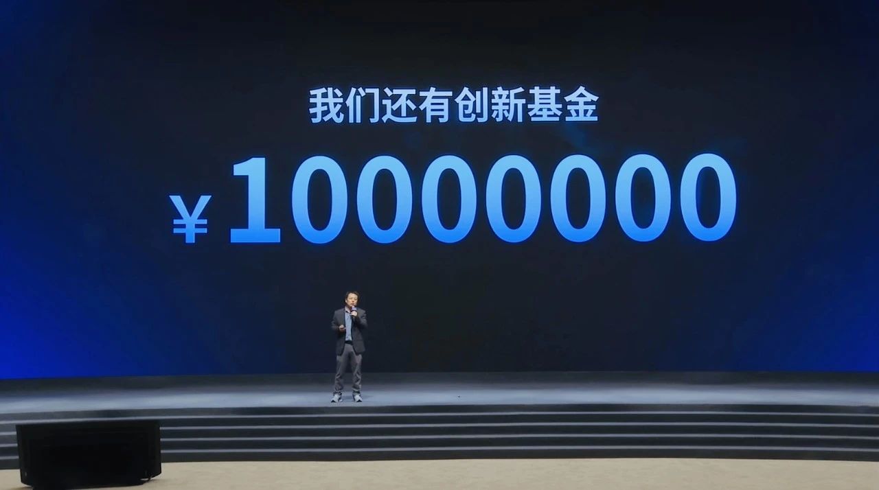 29.9万!优必选携手国家队发布全尺寸科研人形机器人“天工行者”