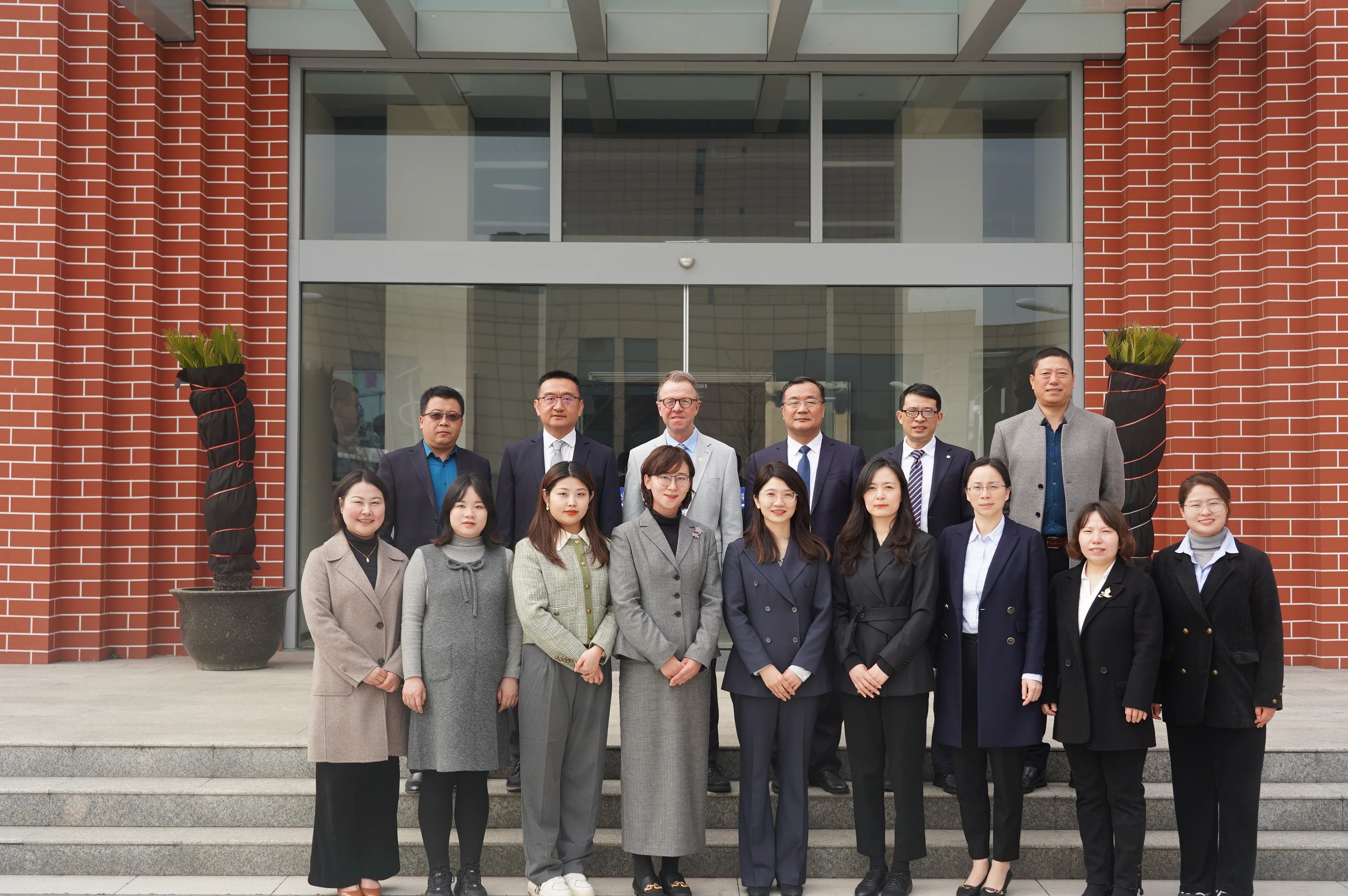 恩德斯豪斯与智能制造学院签订双元制学徒培养合作协议，共育技术精英