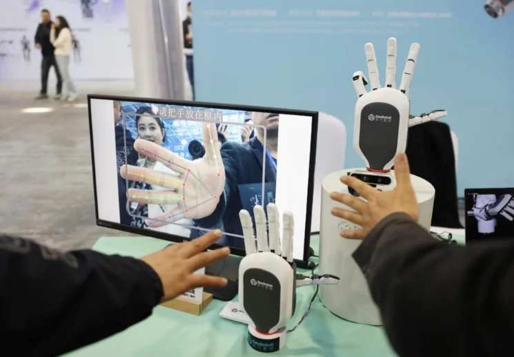 中国人形机器人与具身智能产业大会举行，十大典型落地场景发布