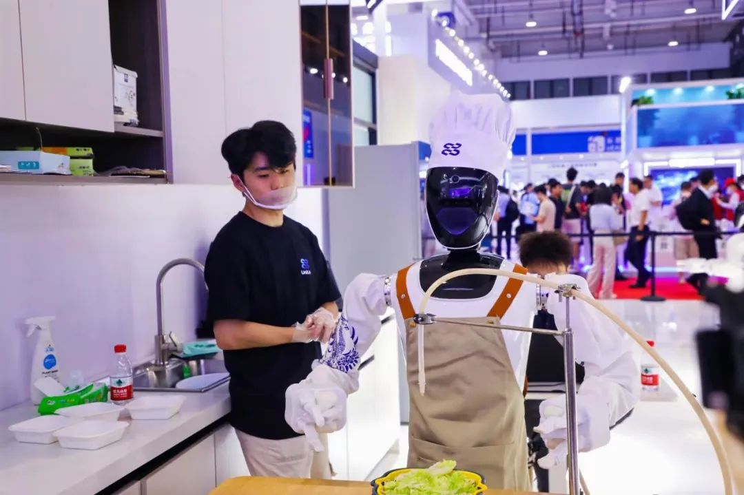 具身智能、智能机器人与人形机器人还傻傻分不清？ 这篇文章都讲明白了