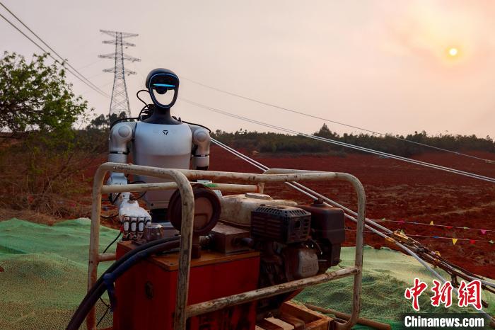 人形机器人国内首次应用于电网建设