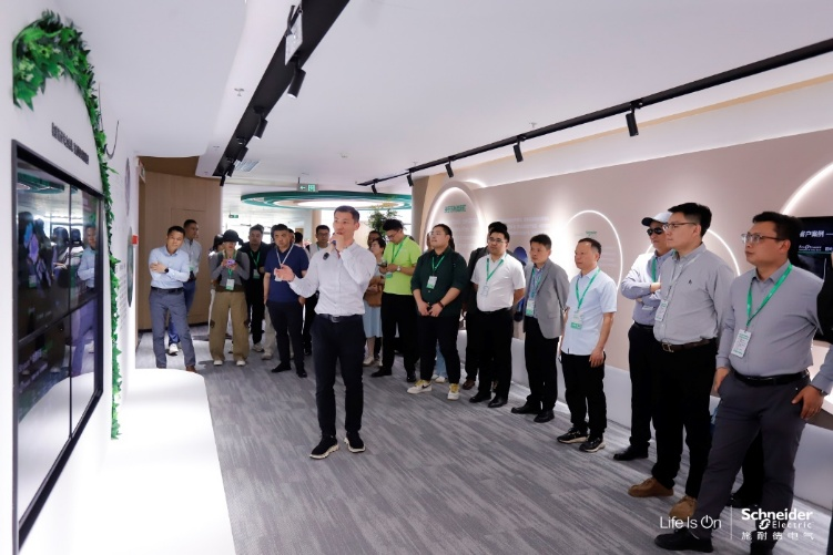 “齐新协力，驭势前行”，施耐德电气综能微网主题沙龙成功举办
