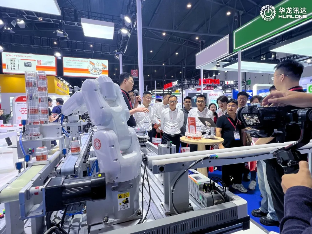 基于开源鸿蒙打造,华龙工业操作系统亮相2025成都工博会