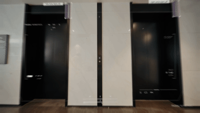 普渡机器人发布全球首款商用类人形具身智能服务机器人闪电匣Arm