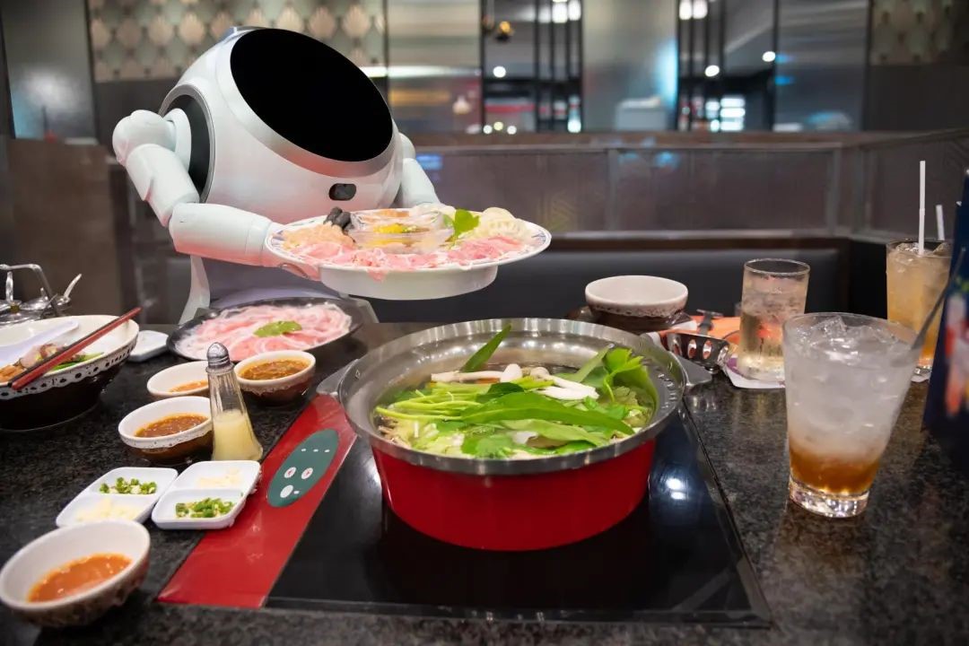 华北工控深度定制嵌入式产品方案，赋能商用服务机器人系统再升级