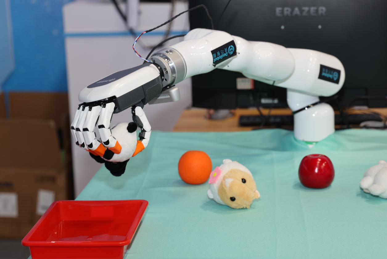 首届具身智能机器人运动会在无锡惠山开幕