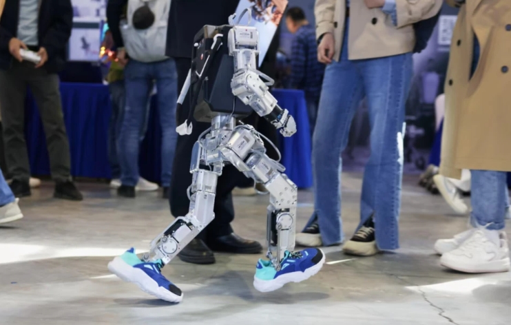 中国人形机器人与具身智能产业大会举行，十大典型落地场景发布