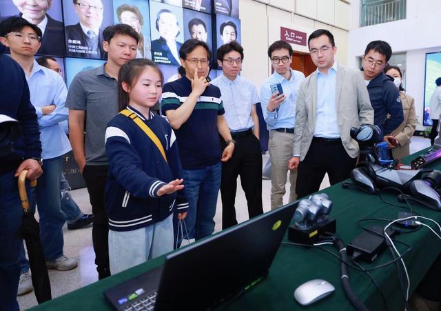 仿生眼技术有望开启机器人产业化浪潮