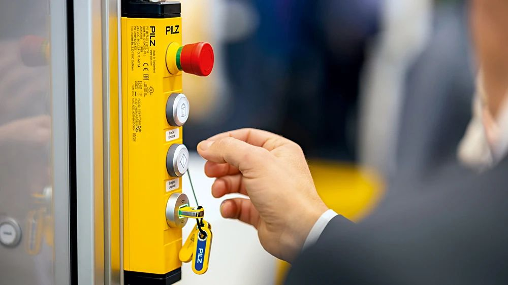 皮尔磁：当安全门监控和权限管理合二为一