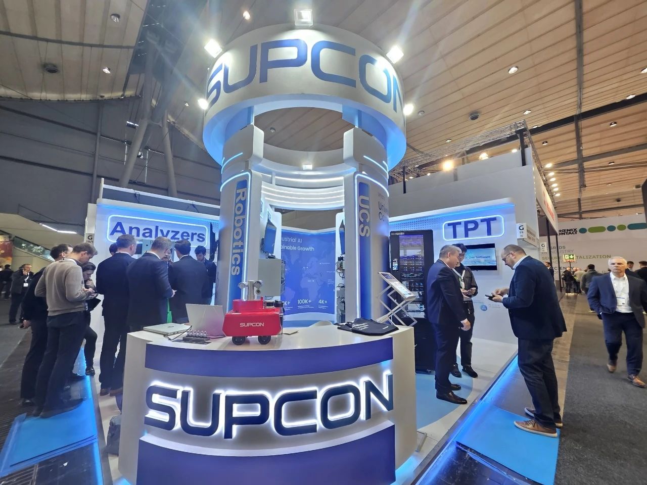 硬核科技征服汉诺威！中控技术工业AI方案点燃全球想象