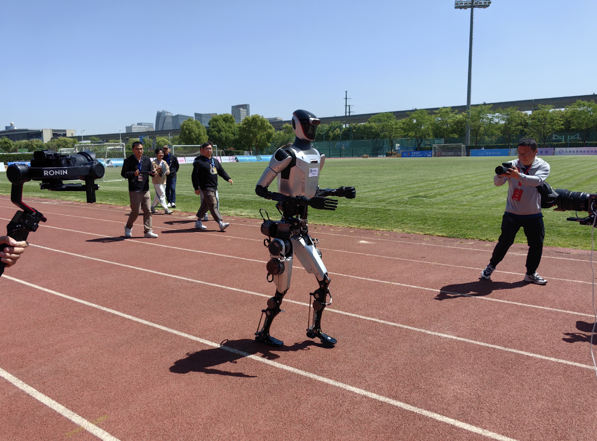 首届具身智能机器人运动会在无锡惠山开幕
