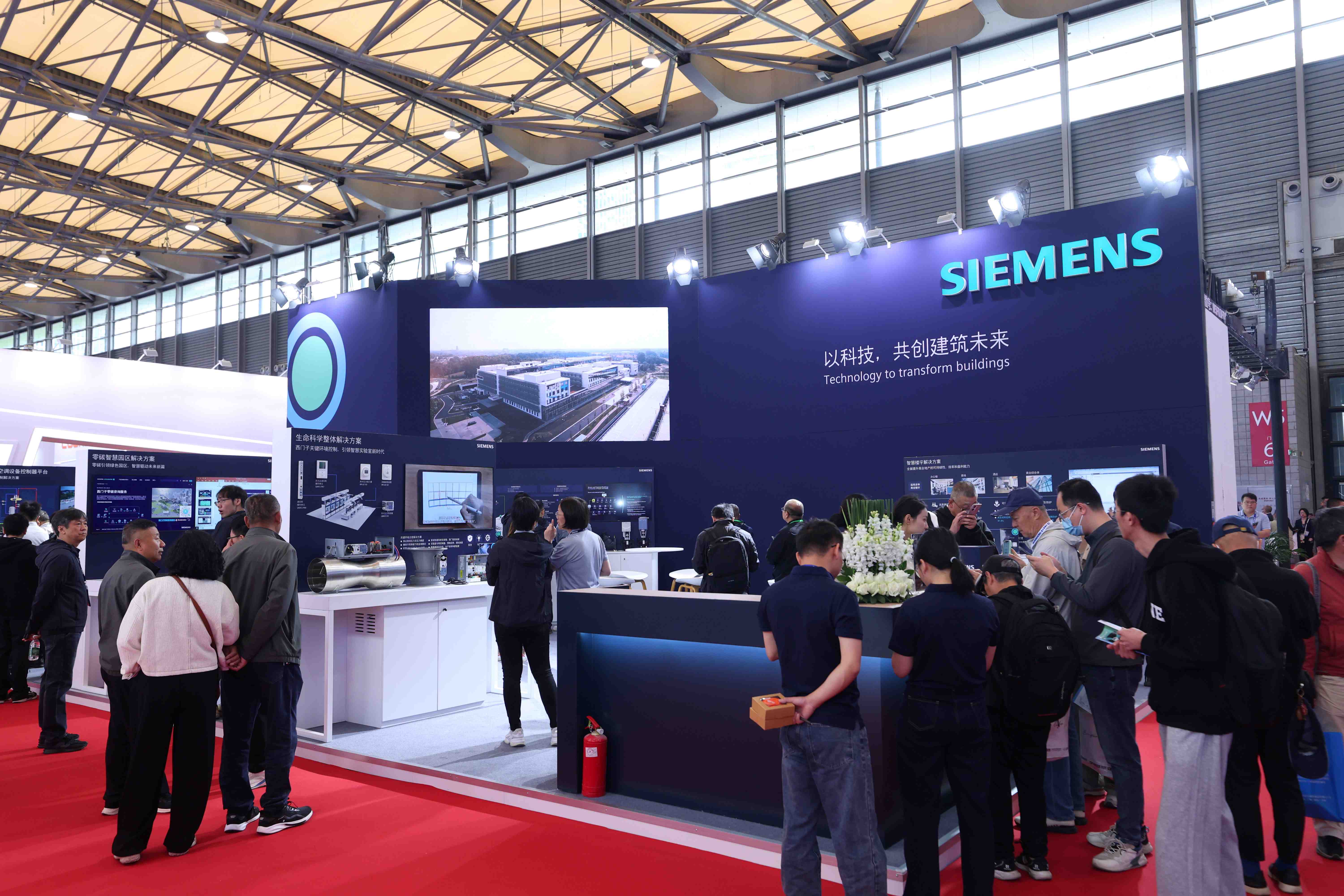 西门子亮相2025中国制冷展，以科技共创建筑未来