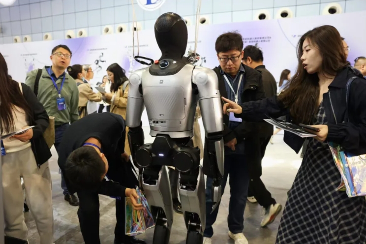 中国人形机器人与具身智能产业大会举行，十大典型落地场景发布