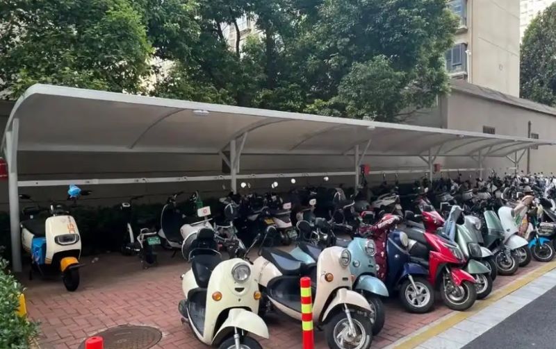 智能电瓶车充电桩应用与保养指南:延长寿命,安全充电