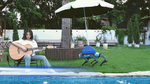 越疆发布六足机器狗!全球首推“机械臂+人形+六足”具身机器人平台