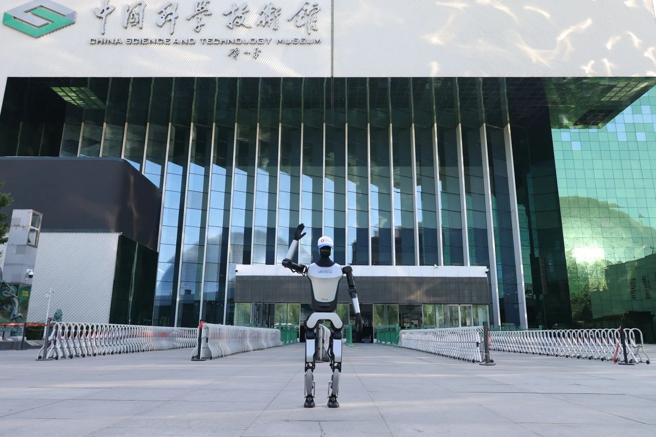 优必选发布商用人形机器人智慧展览解决方案,重塑服务新体验