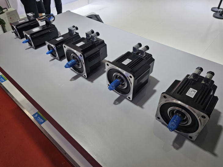 威灵重载机器人专用伺服电机亮相2025世界机器人大会