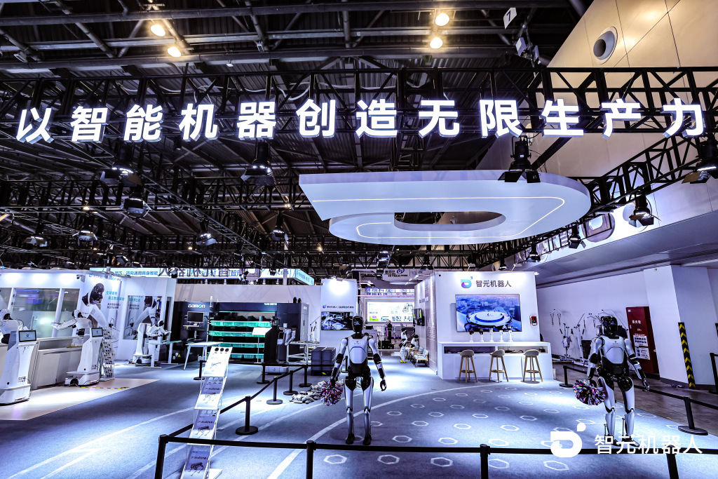 如何让机器人闻令而动甚至主动行动?两项具身智能成果在WAIC发布