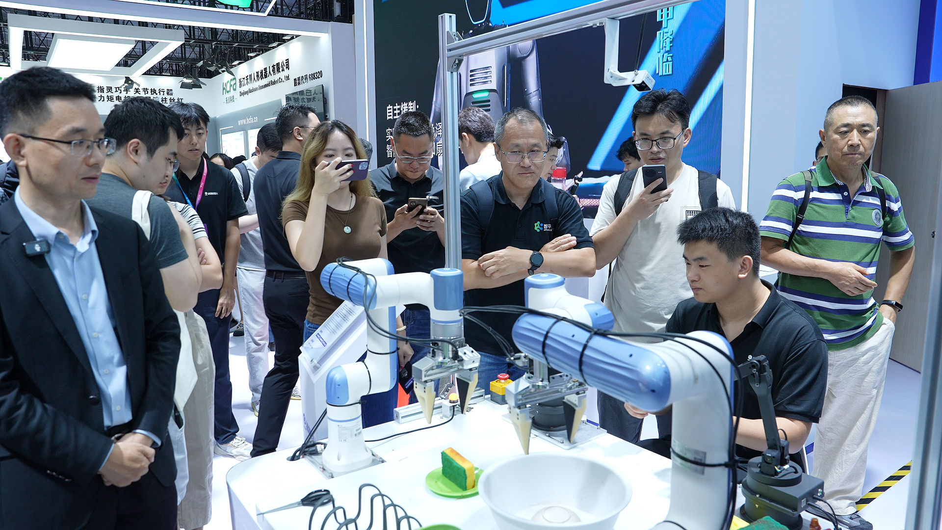 WRC 2025：越疆发布二代人形机器人平台，全场景新质生产力赢得全球客户订单