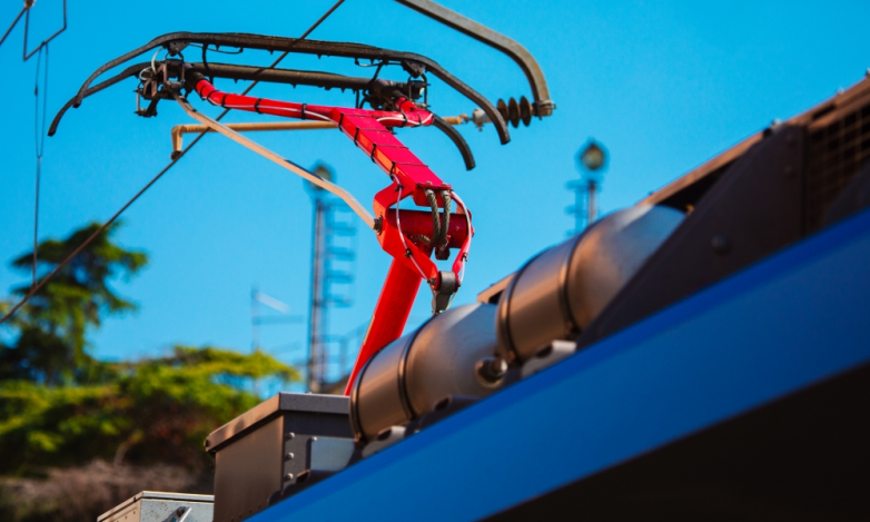 德承DX-1100工控机在轨道交通智慧列车弓网监测系统的成功应用解决方案