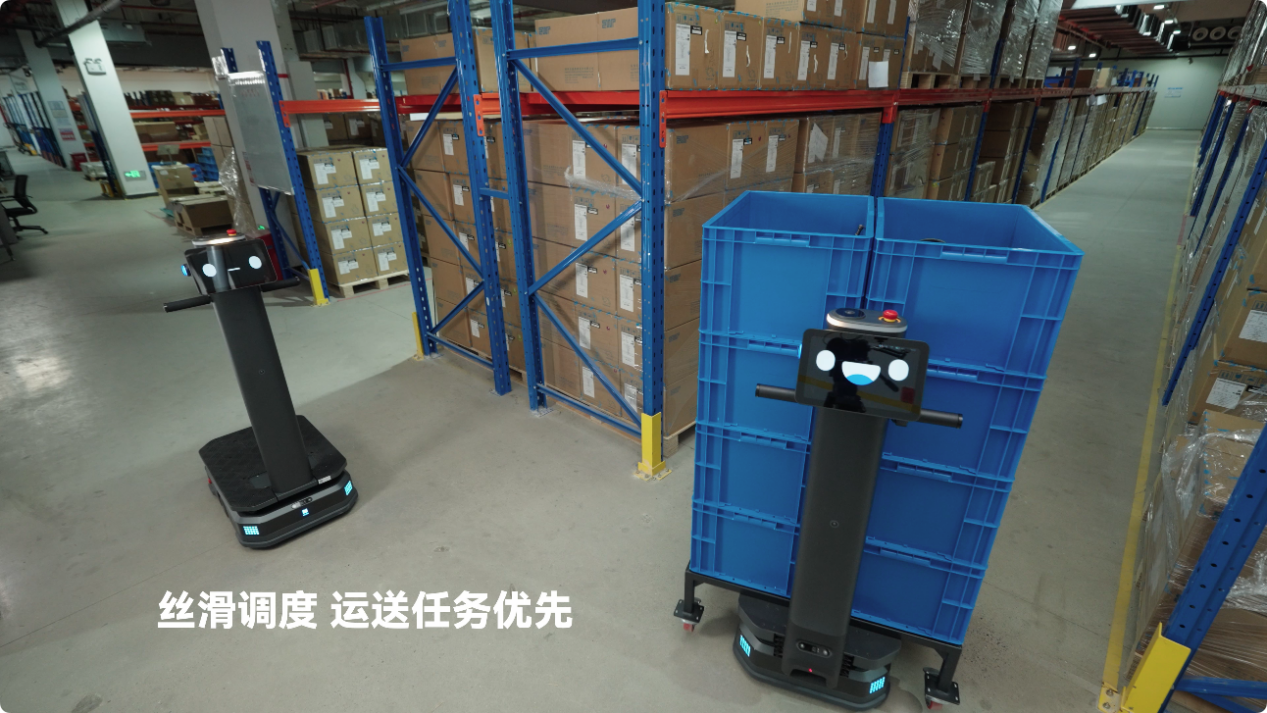 普渡机器人发布大载重工业配送机器人PUDU T600系列,助力工业物流市场革新