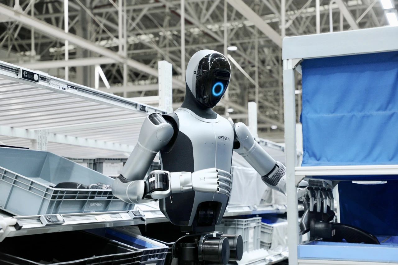 优必选推出面向智能制造场景的全尺寸工业人形机器人Walker S2